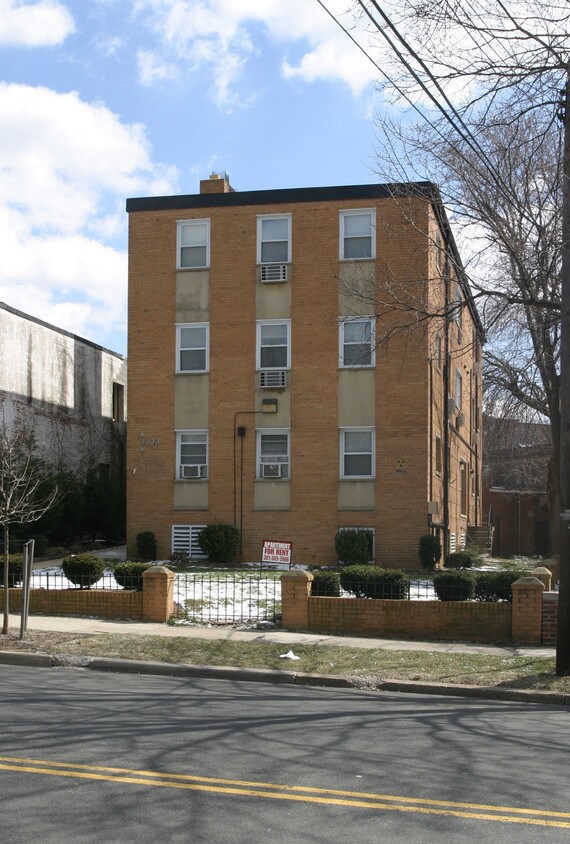 Building Photo - 7723 Alaska Ave NW