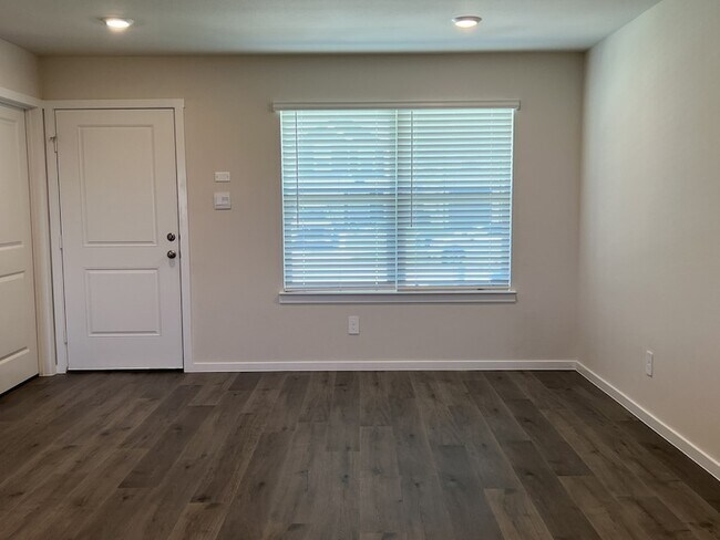 Building Photo - 4484 Bonney Ave