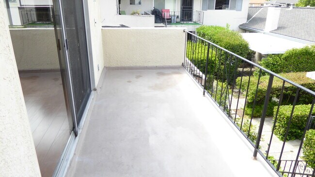 Deck - 3140 Neal Ave