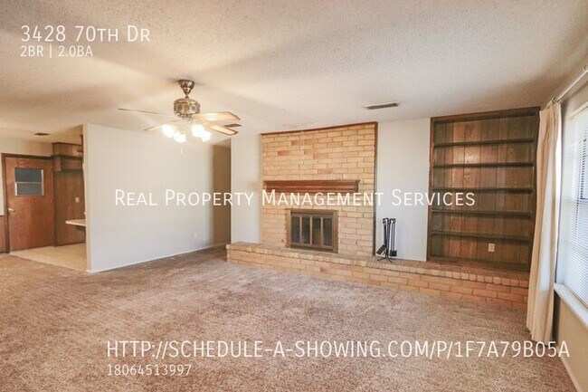 Building Photo - Lovely 2/1.5/2 Duplex
