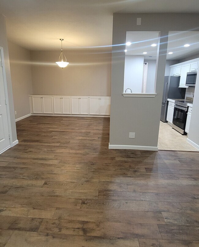 Wet Bar and Diningroom - 8601 Park Ln