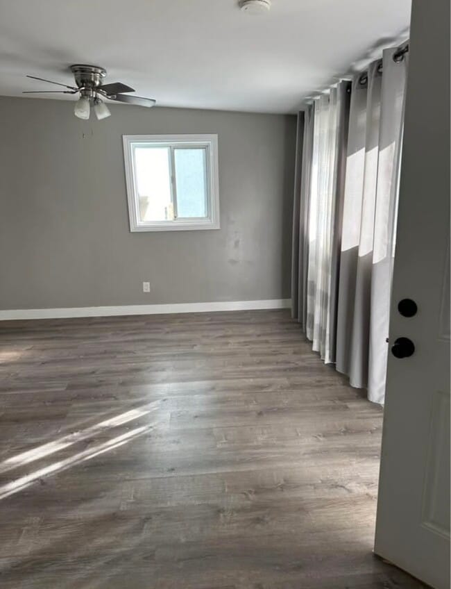 Foto del edificio - 842 Katherine Rd