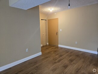 Building Photo - 4176 Inverrary Dr