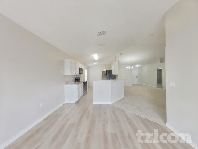 Foto del edificio - 4468 Woodley Creek Rd