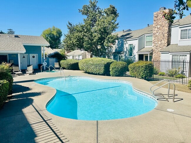 Building Photo - 1444 Plymouth Rock Way