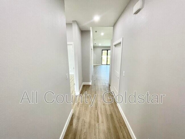 Foto del edificio - 12039 Tetzel Ave