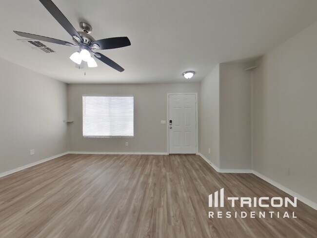Foto del edificio - 15424 W Hearn Rd