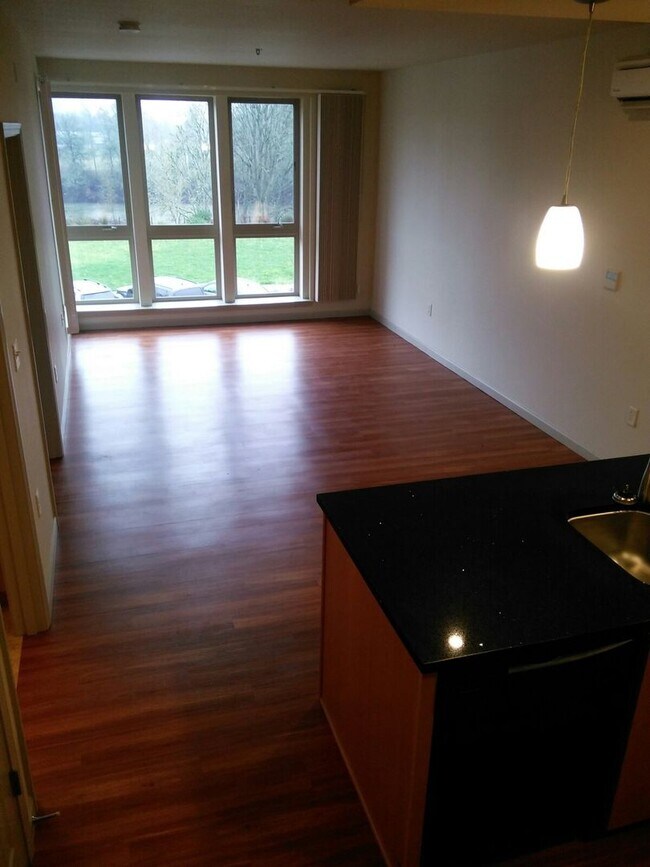 Building Photo - (863) The Jax 118 - 2 Bedroom / 1.5 Bathroom