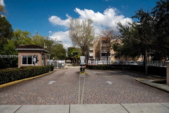 Foto del edificio - 8421 NW 8th St