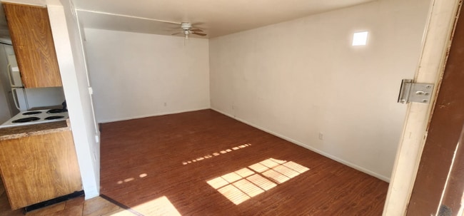 Building Photo - 578 W 18th Ave