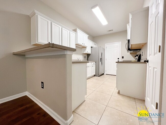 Building Photo - Beautiful townhome in the heart of Niceville!