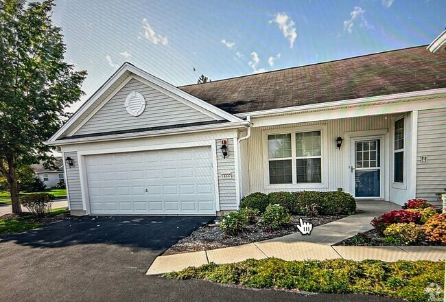 End Unit Townhome - 13337 Oakwood Ave