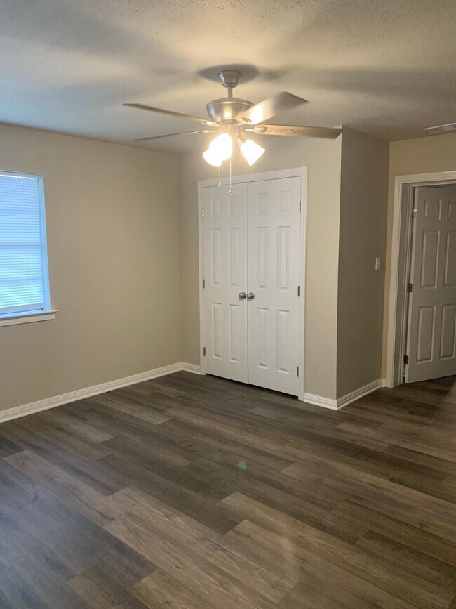 Foto del edificio - 4-Bedroom 1.5 Bath