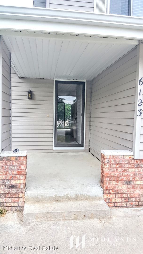 Building Photo - 3 br, 3 bath House - 6123 S 142nd Street