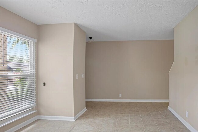 Foto del edificio - 500 Paragon Mills Rd