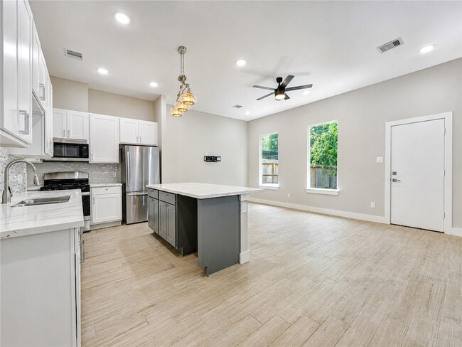 Building Photo - 4536 Sunflower St