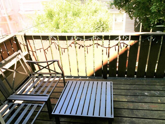 Private Balcony Area - 1500 W Henderson St