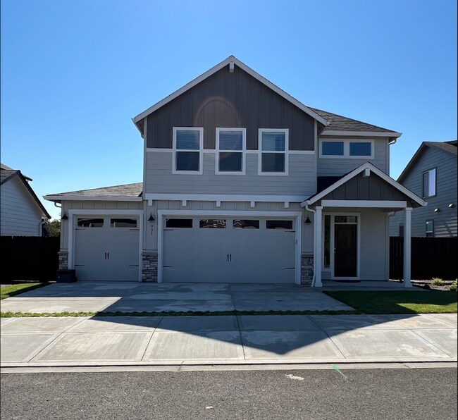 Building Photo - 905 S Goose Loop