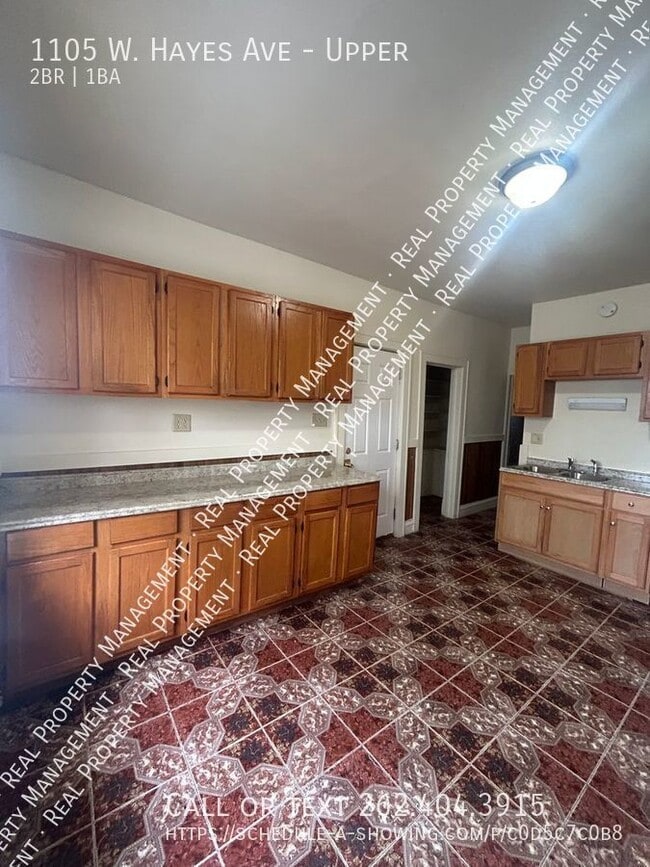 Building Photo - 2 Bedroom Upper