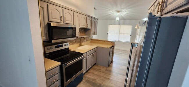 Foto del edificio - 301 SW Whitmore Dr