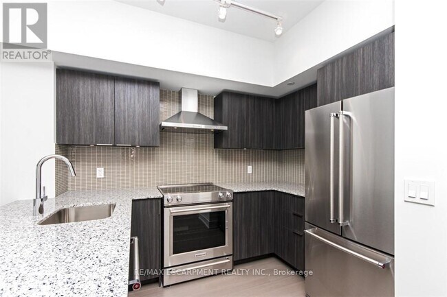 Building Photo - 20-2120 Shore Breeze Dr