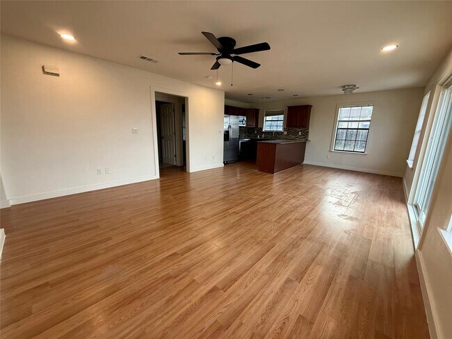 Foto del edificio - 21003 Boggy Ford Rd