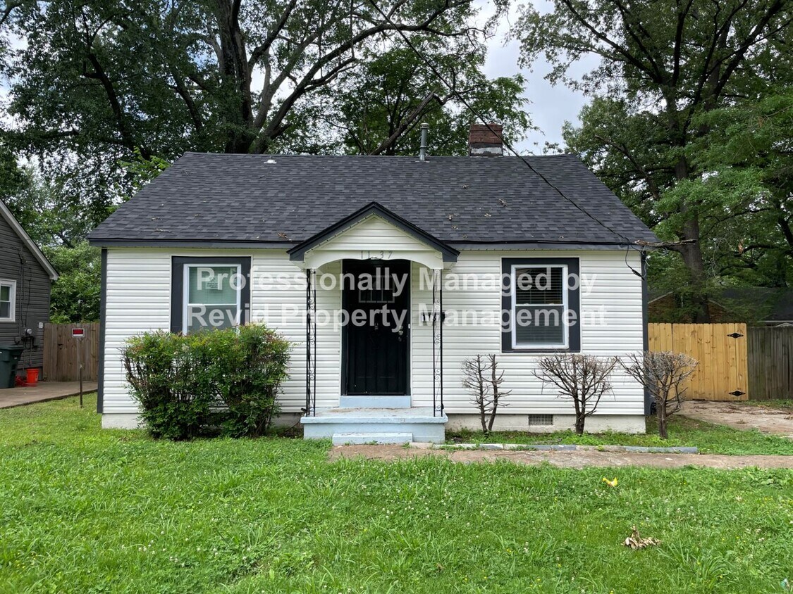 Primary Photo - 1137 Catalina St