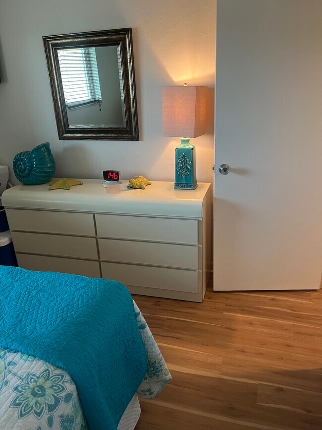 Building Photo - 1014 Manatee Rd