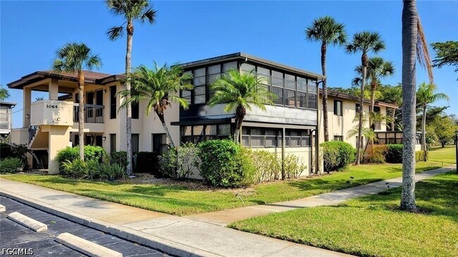 Foto del edificio - 1064 Villa Dr