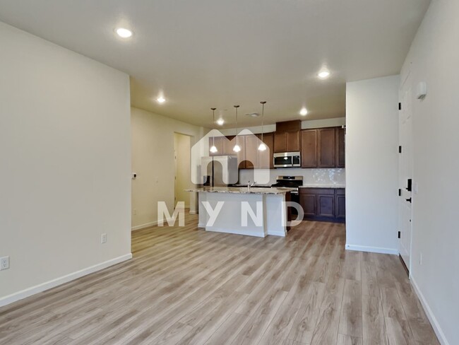 Foto del edificio - 6153 N Ceylon St Unit 9303