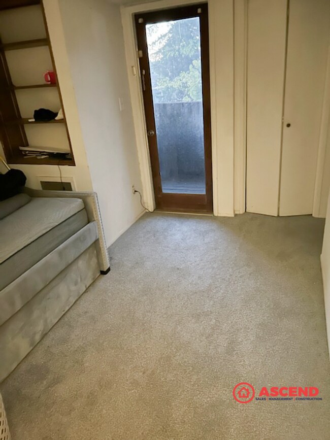 Foto del edificio - Charming Townhouse in the Stockdale Area