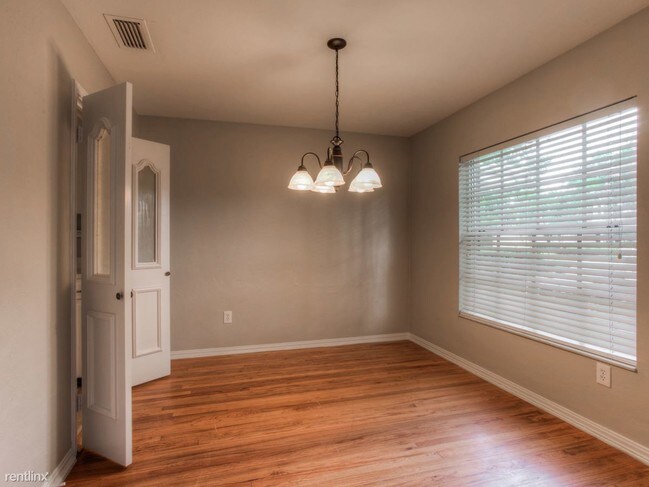 Building Photo - 618 Chester Dr