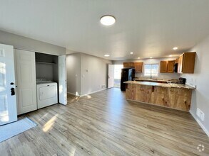 Building Photo - 810 E White Birch Ave