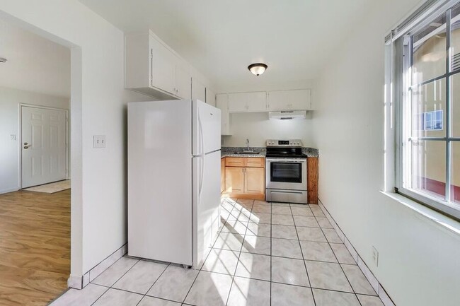 Building Photo - 5681 Hoffman Ct