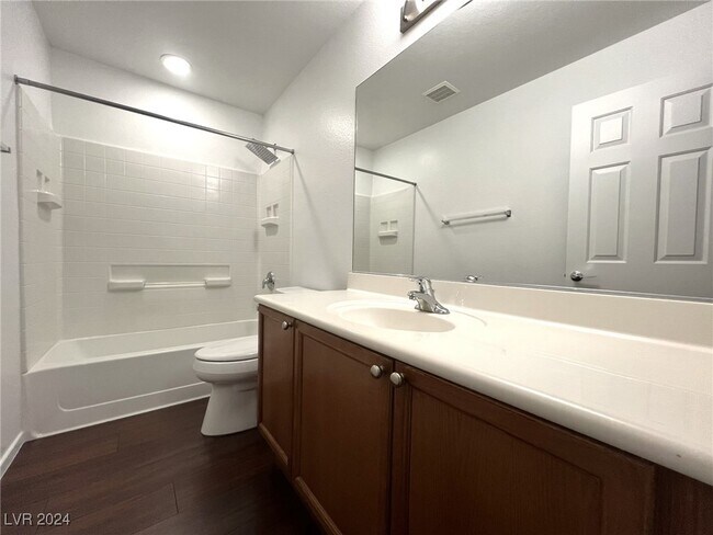 Building Photo - 9161 Veranda Ct