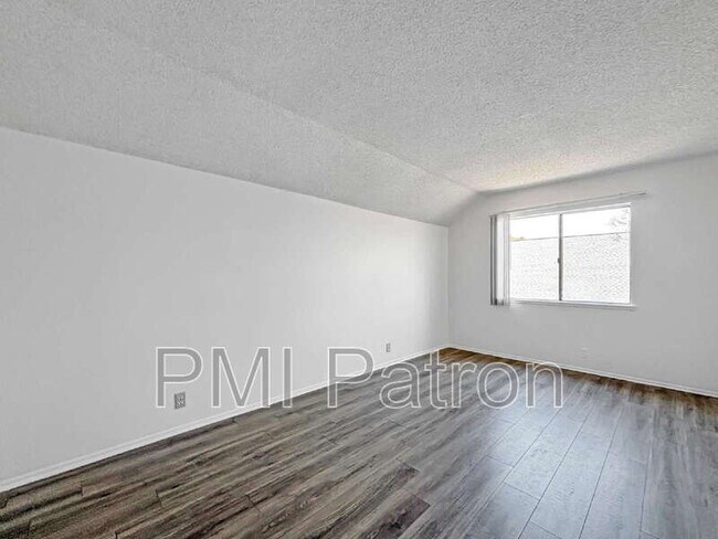 Foto del edificio - 8941 Mint Ave