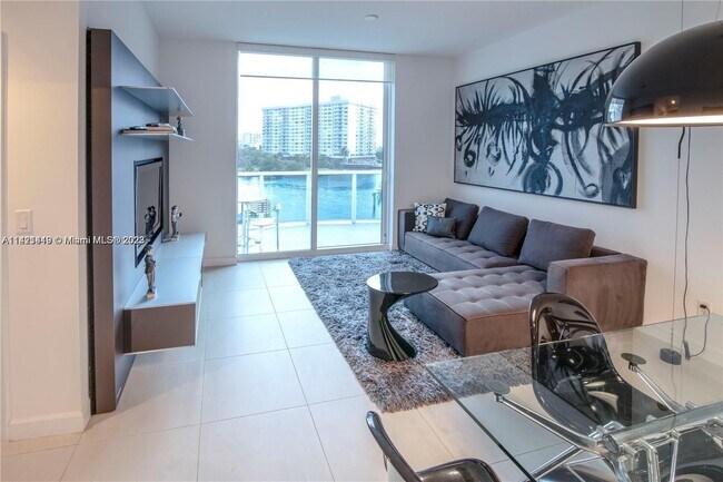 Building Photo - 1945 S Ocean Dr