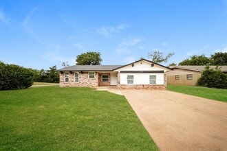 Building Photo - 5025 Brookdale Dr