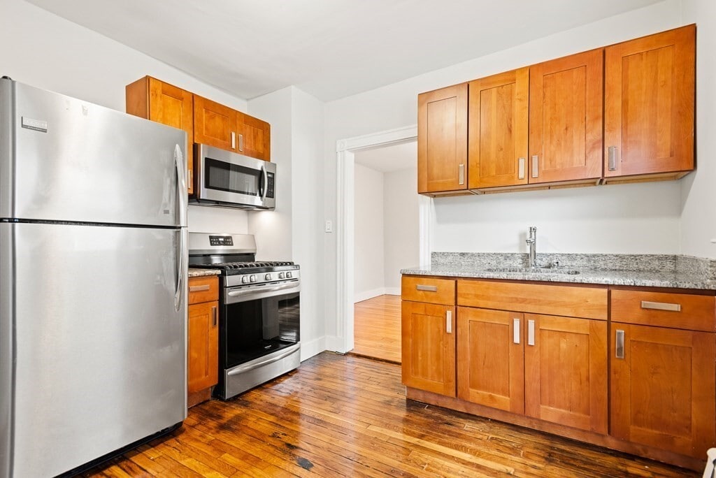 Primary Photo - 141 Sydney St