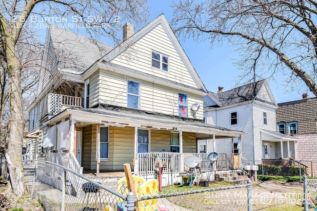 Building Photo - 25 Burton St SW #2 - Large 3-bedroom unit!