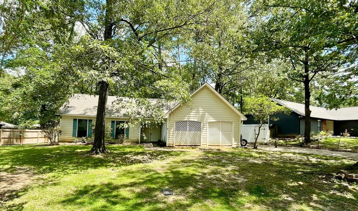 Charming 3 Bedroom Home in Brandon 047 – Great Location- Recently Renovated! - Charming 3 Bedroom Home in Brandon 047 – Great Location- Recently Renovated!