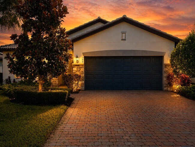 Building Photo - 348 SE Courances Dr
