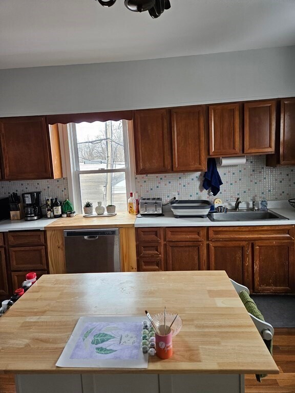 Building Photo - 109 Cushing St