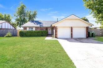 Building Photo - 1004 Cambridge Dr