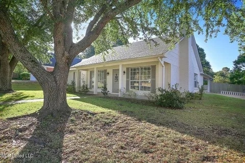 Building Photo - 631 Live Oak Dr