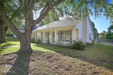 Foto del edificio - 631 Live Oak Dr