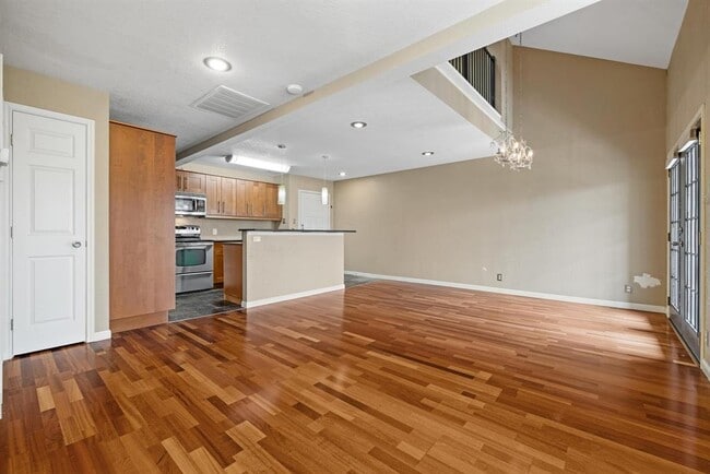 Building Photo - 8888 Tallwood Dr