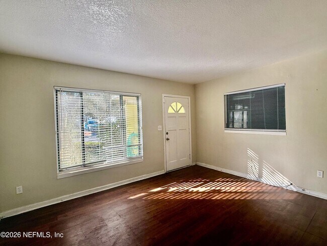 Foto del edificio - 7118 Pellias Rd