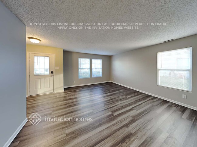 Foto del edificio - 6821 Wandering Creek Dr
