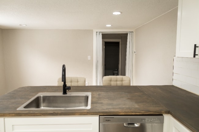 Building Photo - 1363 Frankstown Rd